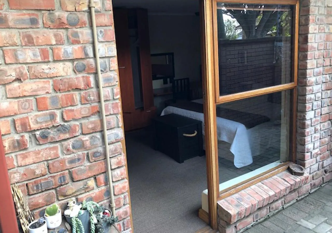A La Martha'S Air-Port Guest House Port Elizabeth